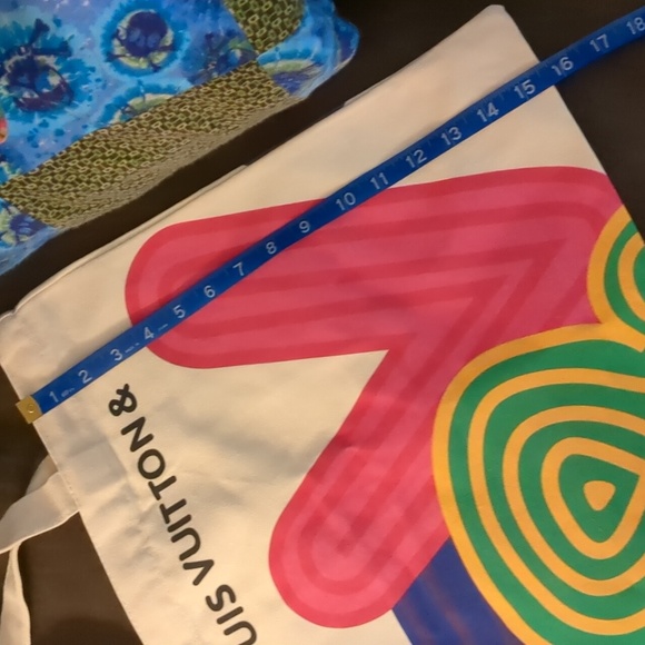 Louis Vuitton Shopping Bag - Picture 4 of 5